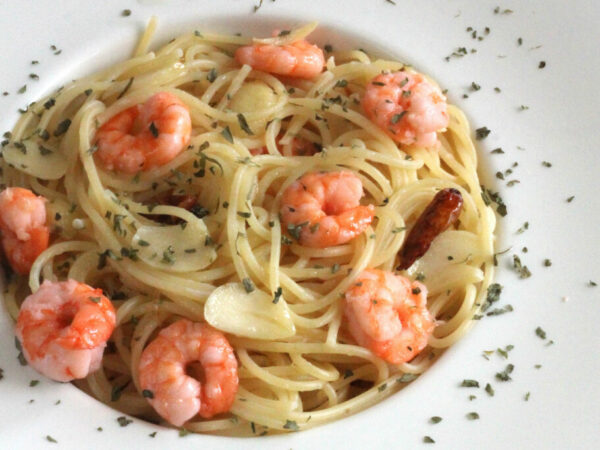 pasta al ajillo con langostinos