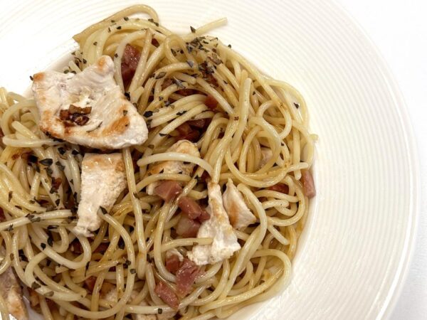 Espaguetis con Pollo y Jamón