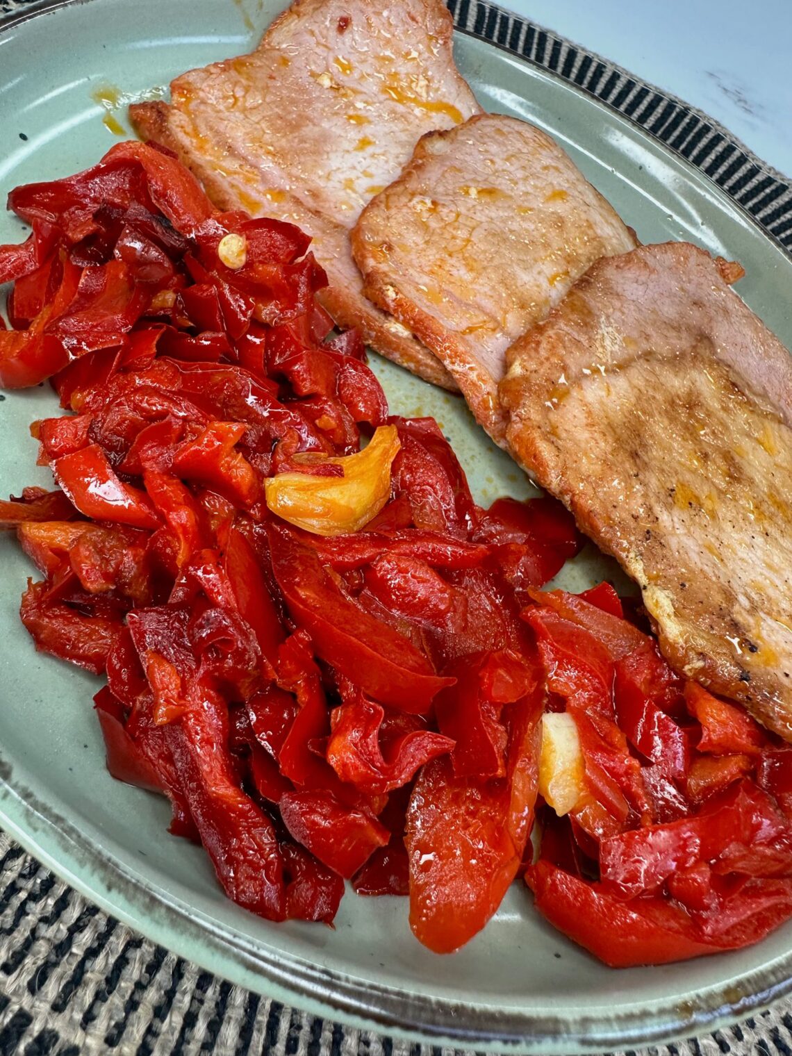 Lomo adobado con pimientos